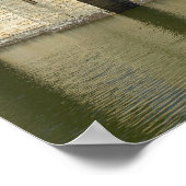 ボジアム城（1385年）、東の堀に写る ポスター (角)