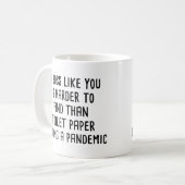 ボスのようなトイレの紙よりも見つけるのが難しい コーヒーマグカップ (正面左)