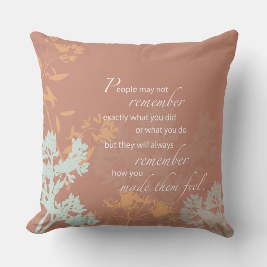 ボスの日ワイルドフラワーシルエット・オン・ブラウン クッション (正面)