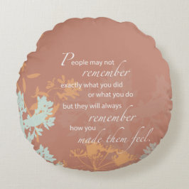 ボスの日ワイルドフラワーシルエット・オン・ブラウン ラウンドクッション