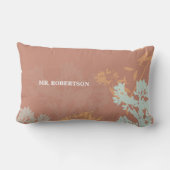 ボスの日ワイルドフラワーシルエット・オン・ブラウン ランバークッション (裏面)