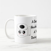 ボスはトイレより見つけにくい コーヒーマグカップ (左)