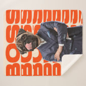 ボスは犬の頭が両手を組んで立つ シェルパブランケット (正面(横))