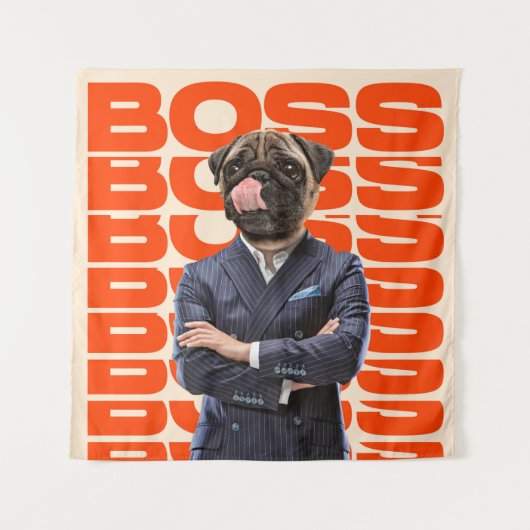 ボスは犬の頭が両手を組んで立つ タペストリー (正面)