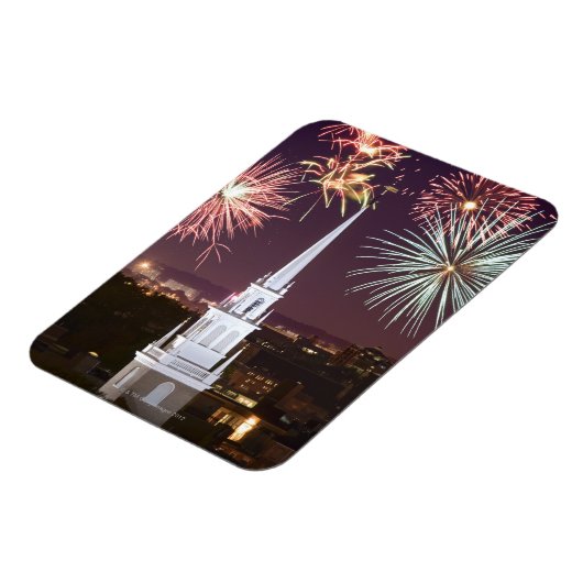 ボストンのダウンタウンのランドマーク上の花火 マグネット (左側)