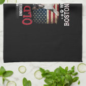 ボストンを持つ老人を決して過小評価しない キッチンタオル (折り畳み)