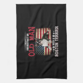 ボストンを持つ老人を決して過小評価しない キッチンタオル (縦)