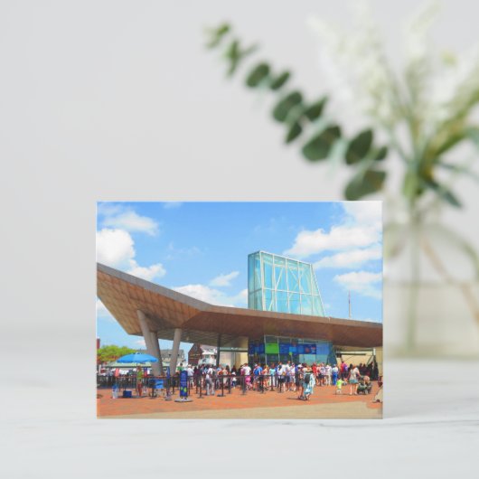 ボストンシティの有名な水族館をバスの窓から眺める ポストカード (スタンド正面)