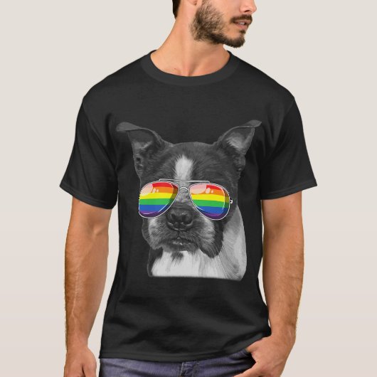 ボストンテリアゲイプライド国旗のサングラスLGBT Tシャツ (正面)