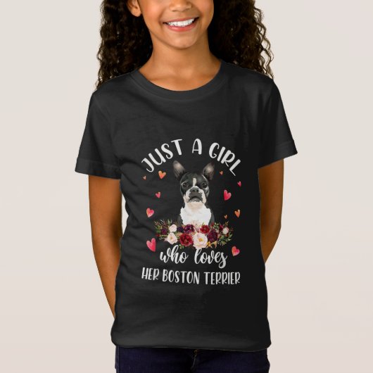 ボストンテリア犬の恋人を愛しているだけの女の子 Tシャツ (正面)
