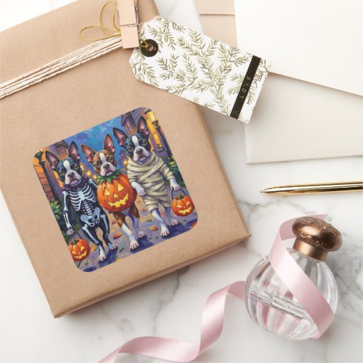 ボストンテリア犬ハロウィーンでのトリックまたはトリートメント スクエアシール (ギフト)