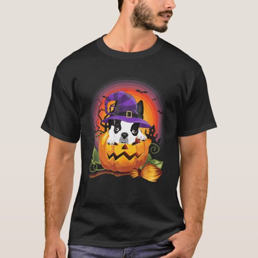 ボストンテリア魔女カボチャのハロウィンドッグ恋人 Tシャツ (正面)