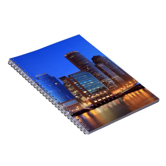 ボストンハーバーとスカイライン。ボストンは5人のうちの1人 ノートブック (右側)