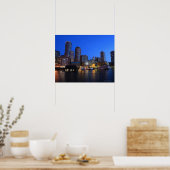 ボストンハーバーとスカイライン。ボストンは8人のうちの1人 ポスター (キッチン)