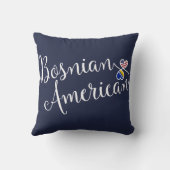 ボスニア系アメリカ人の絡み合ったハートスロークッション クッション (裏面)