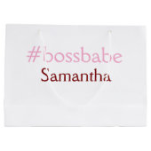 ボスベイビー ハッシュタグ ライトピンク 名前追加 ガールボス ラージペーパーバッグ (裏面)