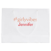 ボスベイビー ハッシュタグ ライトピンク 名前追加 ガールボス ラージペーパーバッグ (裏面)