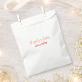 ボスベイビー ハッシュタグ 淡いピンク 名前追加 ガールボス フェイバーバッグ (クリップ留めされた状態)