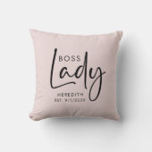 ボスレディーロゴ赤面ピンクパーソナライズされた クッション (正面)