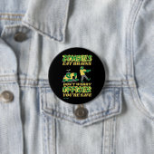 ボタおもしろいン「ZOMBIES 食べ BRAINS...」 缶バッジ (インサイチュ)