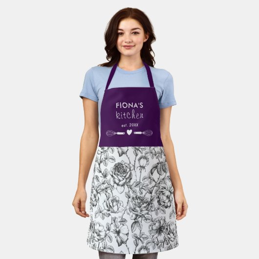 ボタニカルバラブラックとパープルパーソナライズされた エプロン (着用した状態)