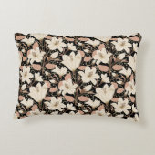 ボタニカルブラックベージュリリー花パターン アクセントクッション (裏面)