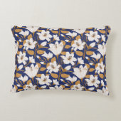 ボタニカルブルーベージュリリラフローラルパターン アクセントクッション (裏面)