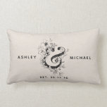 ボタニカル アンパサンド 新婚名 日付 リネン ランバークッション<br><div class="desc">アナスタシア・サーリッジによる、植物モチーフのオーダーメイド・アンパサンド新婚夫婦名&日付リネン・ランバー・ピロー・デザイン(著作権2018)。www.zazzle.com/anastasia_designsで入手可能。美しいラスティック・チックなオーダーメイドのダヴグレー・リネン背景(写真効果印刷)、ブラックのモダン・サンセリフ・フォントで新婦と新郎の名前と結婚日をカスタマイズ可能。おしゃれで美しい、寝室、お気に入りの椅子、または寝室、リビングルーム、ファミリールームの楽しいインテリアとして、またはリビングルームのフォーマルな装飾として最適なアクセサリー。 この素敵なデザインは、ウェディングギフト、ラブピロー、結婚記念日ギフトなどに最適。 編集メニューで色を変更するか、当店で他のデザインとカラーオプションをご覧ください。 お名前と結婚日をカスタマイズしてください。</div>