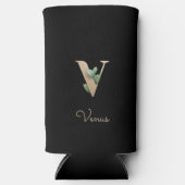 ボタニッエレガントク・モノグラム・金ゴールド・レターV スリム缶クーラー (正面)