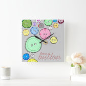 ボタンのようにかわいカラフルいデジタルイラストレーション スクエア壁時計 (ホーム)