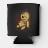 ボタンやパッチ、ピンが付いたブードゥー人形 缶クーラー (正面)