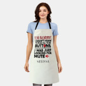 ボタンを押すつもりで皮肉な引用文キッチン エプロン (着用した状態)