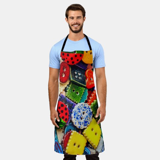 ボタンカラフル エプロン (着用した状態)