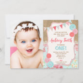 ボタン写真のように可愛い最初の1歳の誕生日の女の子 招待状 (正面)