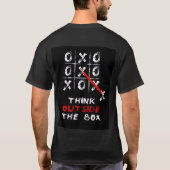 ボックス外で考えろ タイポグラフィTシャツ Tシャツ (裏面)