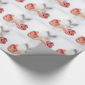 ボディで人間の腎臓器官のモデルを握る手 ラッピングペーパー (角)