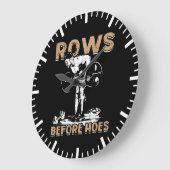 ボディビルユーモア – Rows Before Hoes -ノベルティ ラージ壁時計 (傾斜)