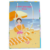 ボディボードガールおもしろいビーチ誕生日パーティー ミディアムペーパーバッグ (正面)