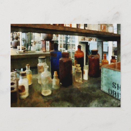 ボトルの各種化学物質 ポストカード (正面)