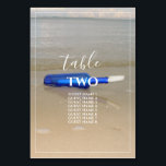 ボトルオンビーチ結婚サンドのゲスト名 テーブルナンバー<br><div class="desc">このデザインは、ボトル上に敷設されたビーチを特徴とする。黄金の砂に対する美しい青いボトルの色のコントラストは、完璧なマッチを作成する。白い並素晴らしび縁どは、砂の上で洗い上げた青いボトルを完璧にフレームし、白い色のタイポグラフィに一致モダンする。シンプルさとエレガンスのブレンドとロマンチックなビーチデザイン。このデザインは、ビーチの目的地や青のテーマに最適結婚である。完璧な夏の青いビーチ結婚式テーブル番号カードデザイン。一致する結婚式招待状や他の文房具も用意。各テーカスタマイズブルの番号と購入は、必要なテーブル番号の数に応じて個別に行う</div>