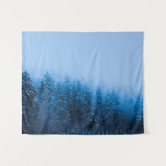 ボヒニ湖、スロで雪に覆われた森の上の霧 タペストリー (正面(横))