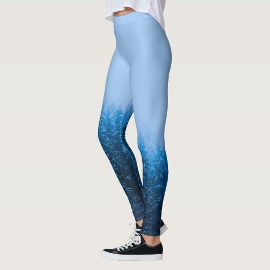 ボヒニ湖、スロで雪に覆われた森の上の霧 レギンス (左)