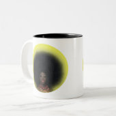 ボブザドラッグクイーン – Yesクイーン ツートーンマグカップ (正面左)