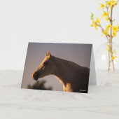 ボブラングリシュ |グレーアラブ人が後ろ向きに立つヘッドショット カード (黄色い花)