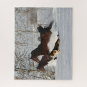 ボブラングリシュ 雪の中のモーガンの馬と犬が2頭 ジグソーパズル (縦)