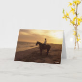 ボブラングリシュ |馬とライダーオンビーチオンサンセット カード (黄色い花)