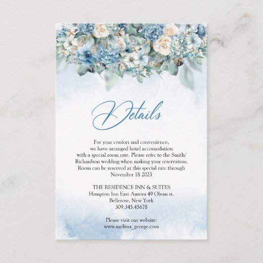 ボヘミアな雰囲気の、ほこりっぽい青いハイドランジアと白いバラのディテール エンクロージャーカード (正面)