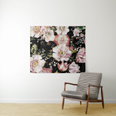 ボヘミアのシックな赤面ピンクの花ダークフローラ タペストリー (インサイチュ(横))