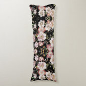 ボヘミアのシックな赤面ピンクの花ダークフローラ ボディピロー (正面縦)