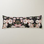 ボヘミアのシックな赤面ピンクの花ダークフローラ ボディピロー (正面)